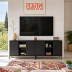 מזנון טלוויזיה מתכת שחור בסלון בסגנון בוהו, עם שטיח צבעוני וכריות